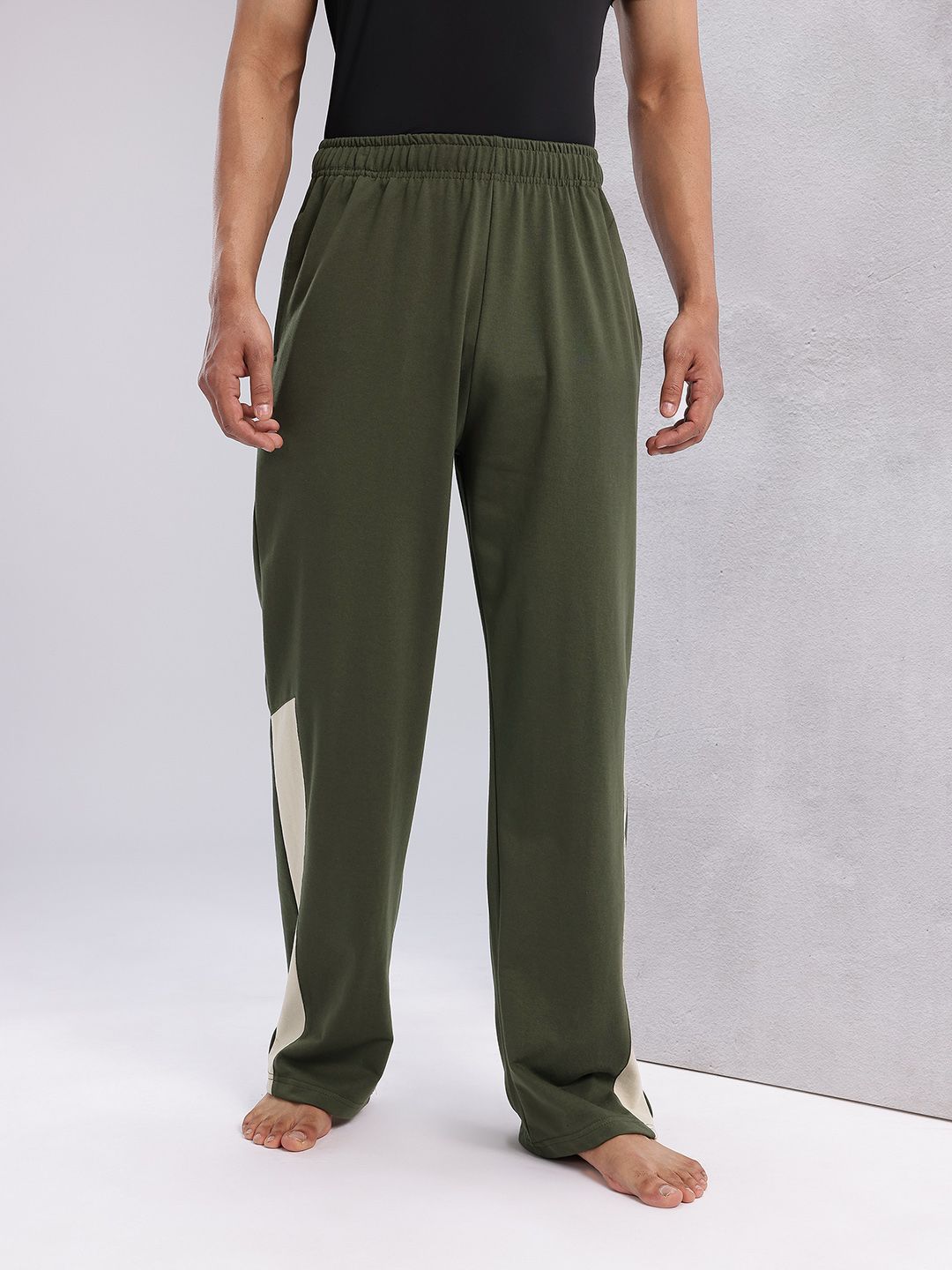 HRX by Hrithik Roshan Men Side Contrast Detail Yoga Track Pants
