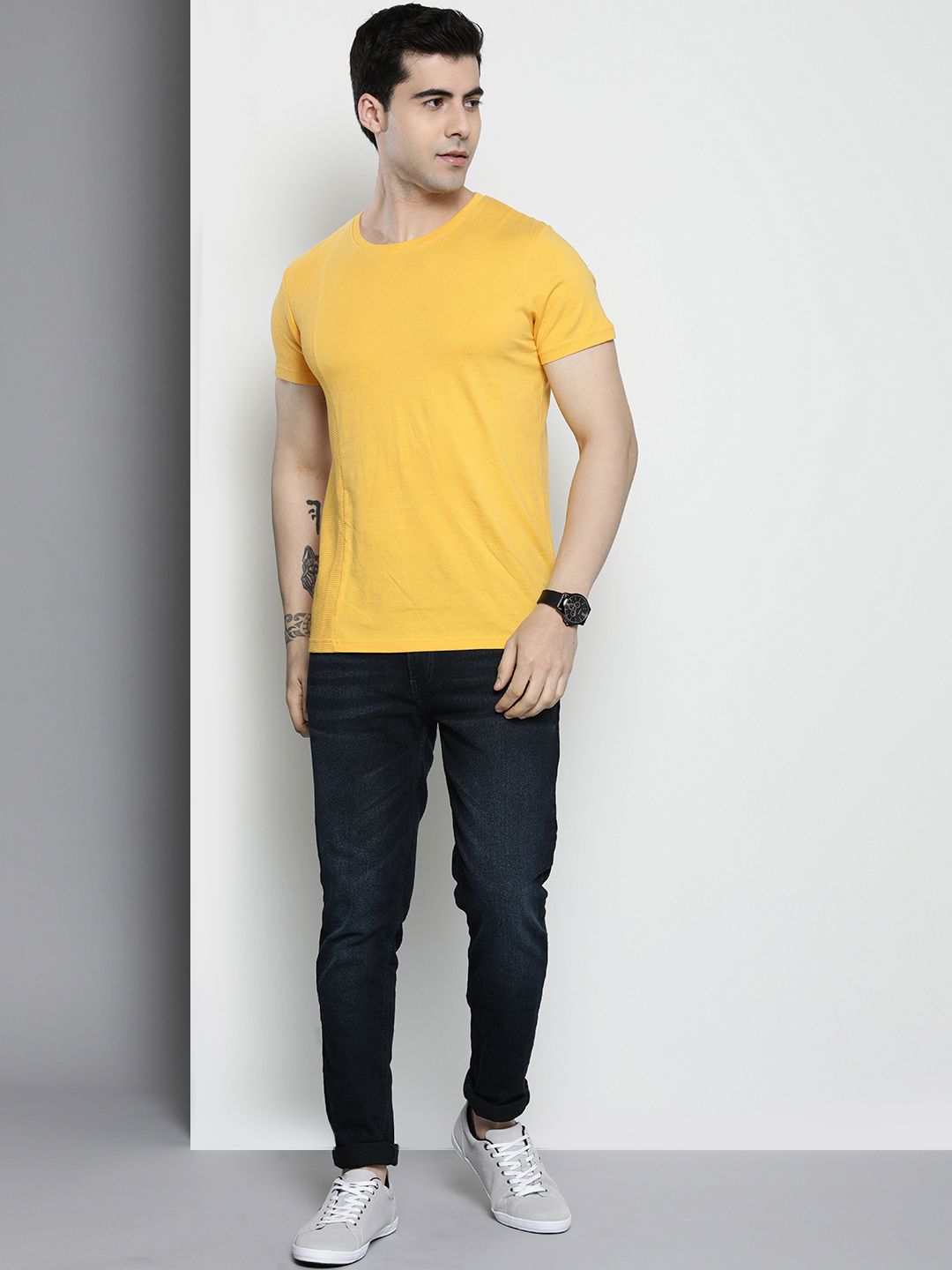 The Indian Garage Co Men Slim Fit Light Fade Stretchable Jeans