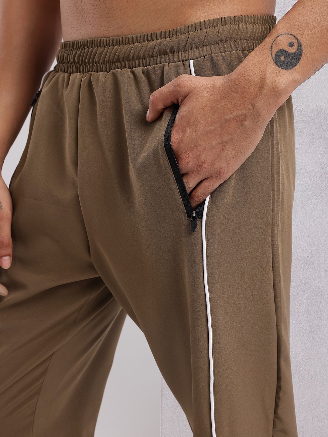 HRX by Hrithik Roshan Men Printed Detail Contrast Piping Training Joggers