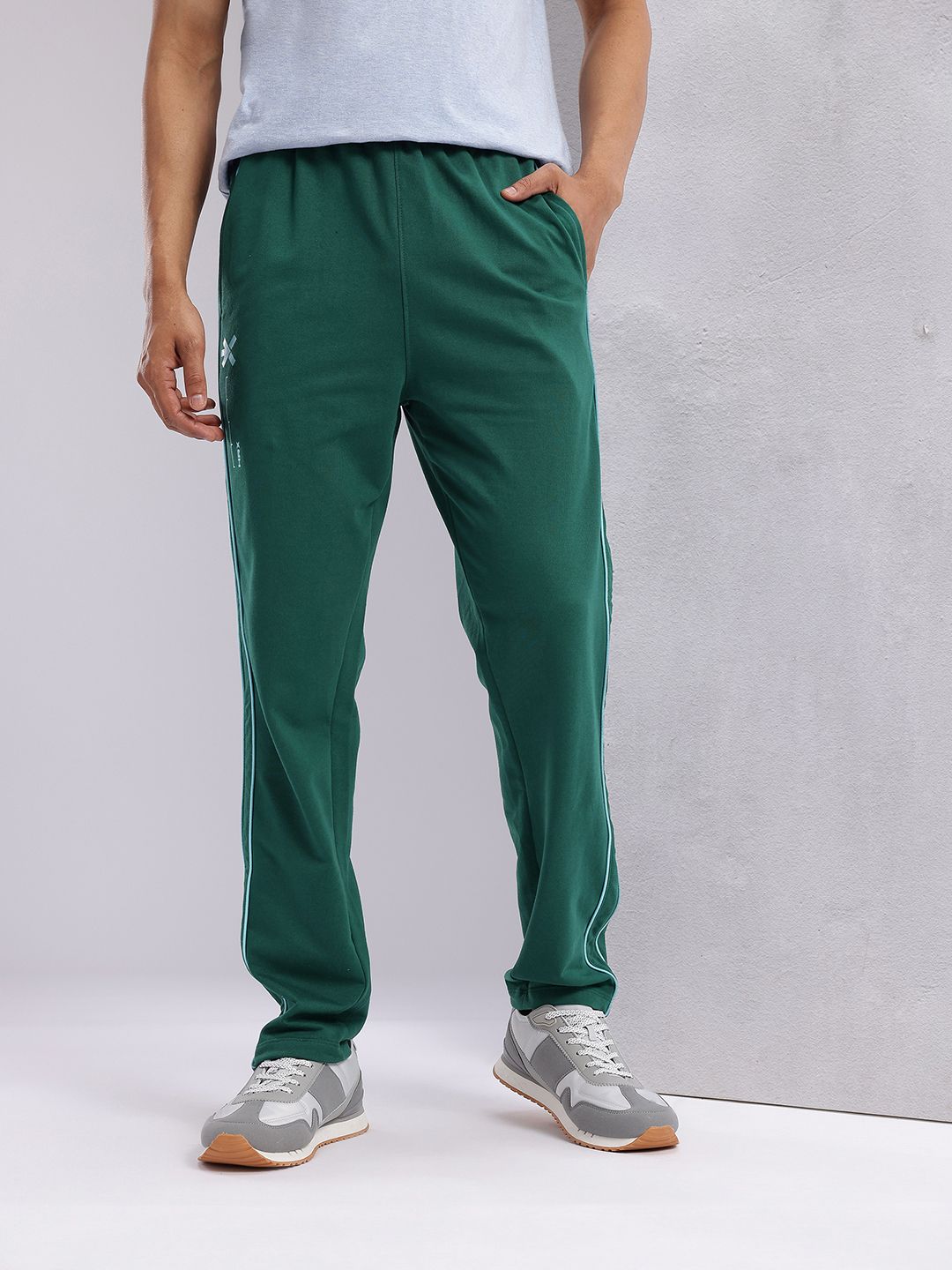 HRX by Hrithik Roshan Men Contrast Piping Mid-Rise Lifestyle Track Pants