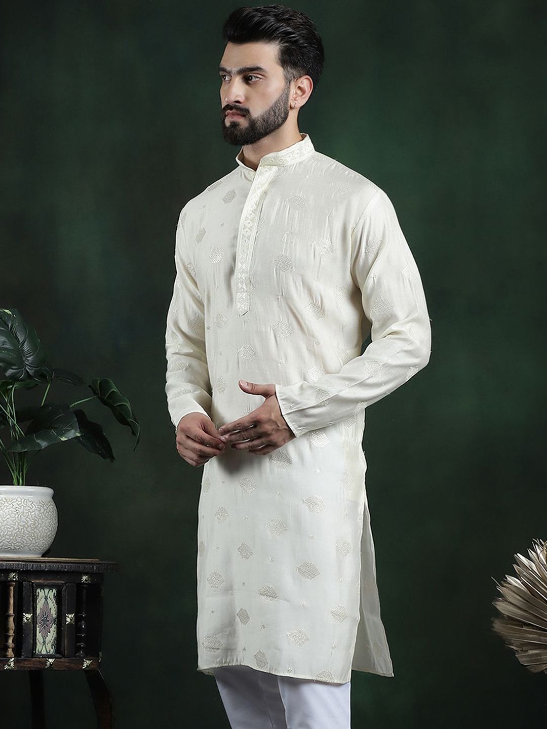 SOJANYA Motif Etnik Bersulam Kolar Mandarin Kurta Lurus Labuci