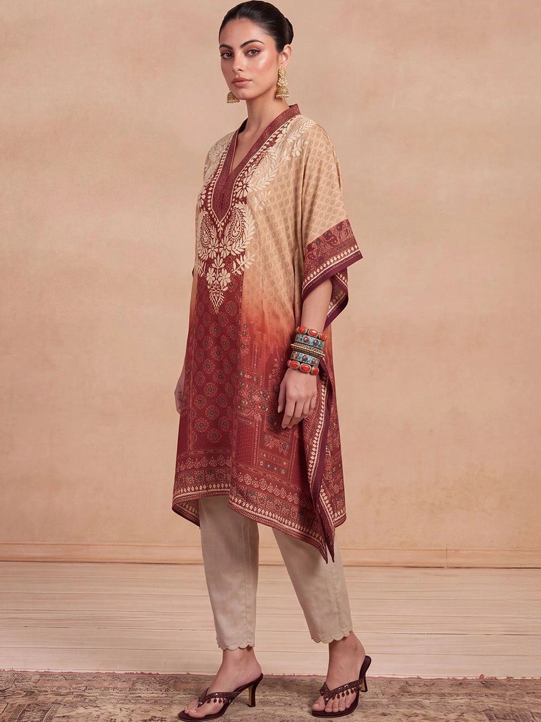 Rumah Wanita Chikankari Motif Etnik Bercetak Lengan Panjang Kerja Benang Crepe Kaftan Kurta