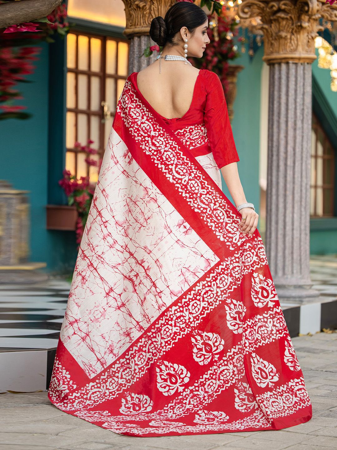 Saree mall Tie and Dye Block Printed Sarees