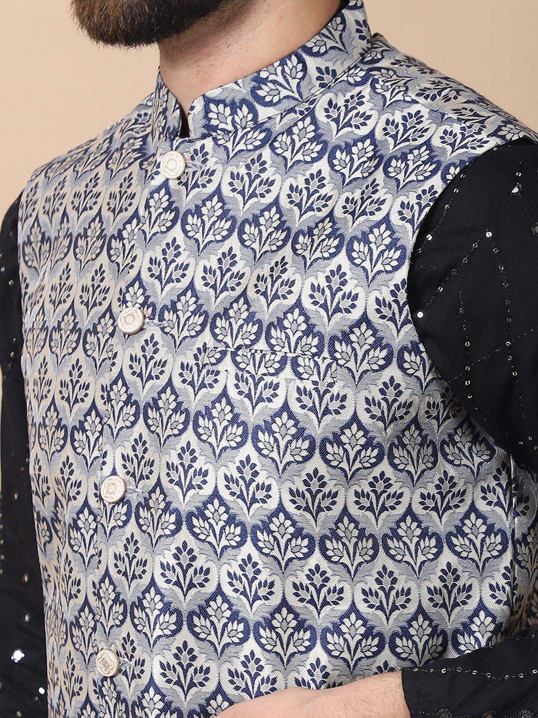 Kurta Kapas Tulen Bersulam Anouk Leheriya Hitam dengan Jaket Churidar & Nehru