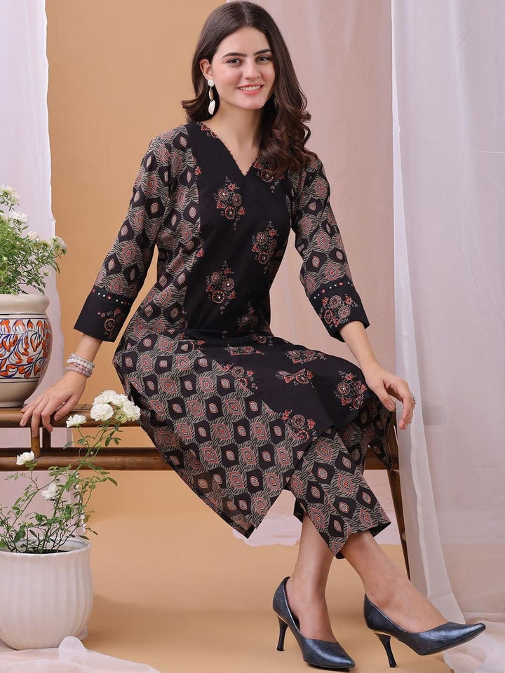 KALINI Women Printed Regular Pure Cotton Kurta with Trousers