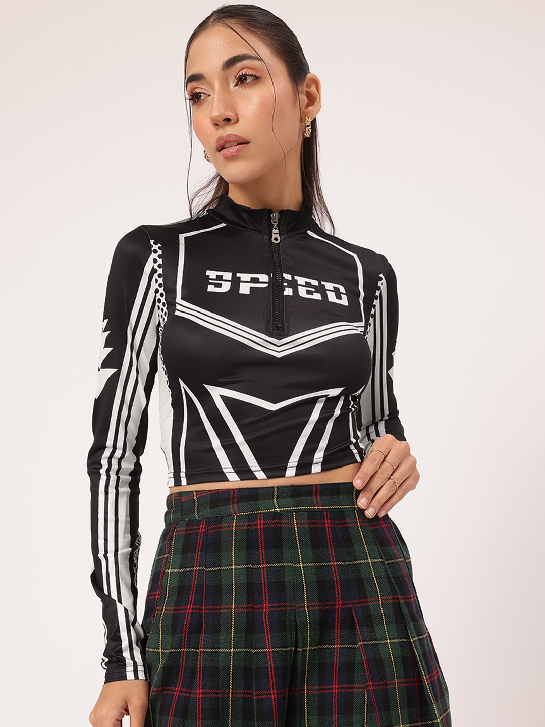 DressBerry Sporty Chic Monochrome Half Zipper Fitted Crop Top