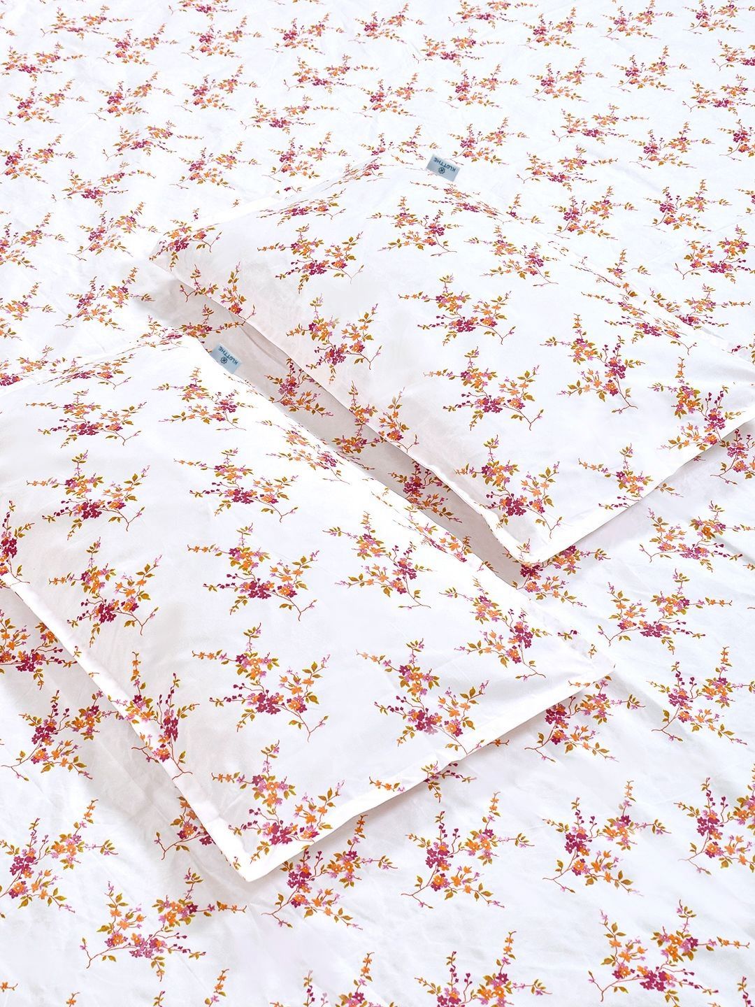 KLOTTHE White Floral Polycotton 300 TC Fitted King Fine Bedsheet dengan 2 Sarung Bantal-98 x 89 inci