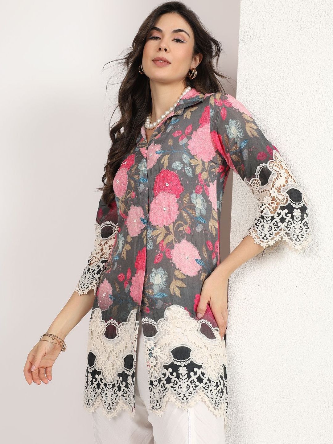 Mamicha Women Floral Printed Regular Thread Work Kurti with Dhoti Pants