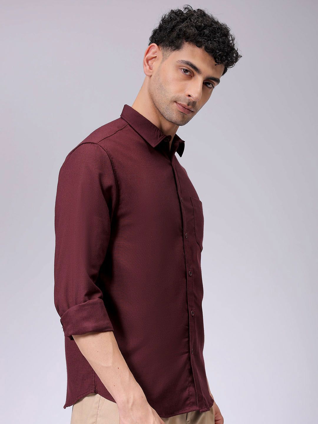 The Indian Garage Co Men Spread Collar Solid Slim Fit Casual Shirt