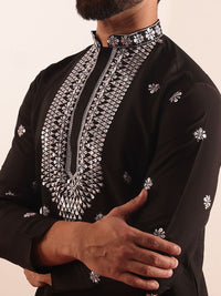 SOJANYA Men Embroidered Mirror Work Kurta