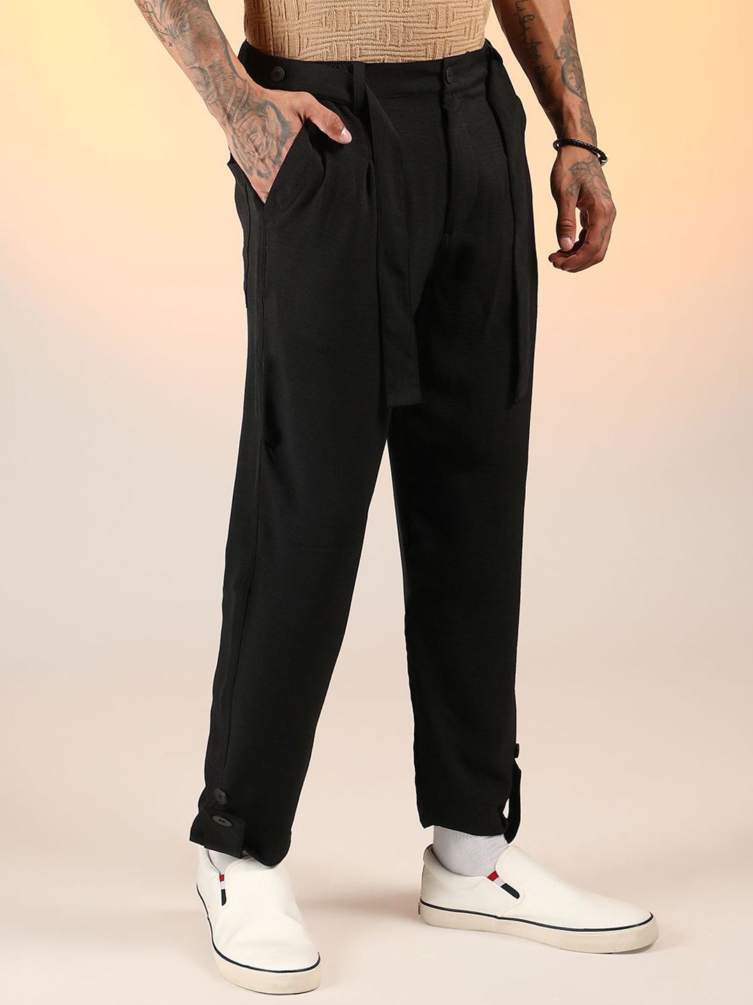 Campus Sutra Men Comfort Pleated Trousers