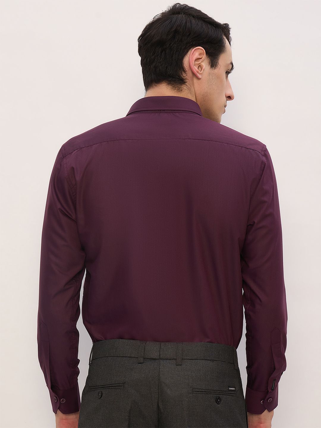 DENNISON Men Wine-Coloured Comfort Slim Fit Solid Formal Shirt