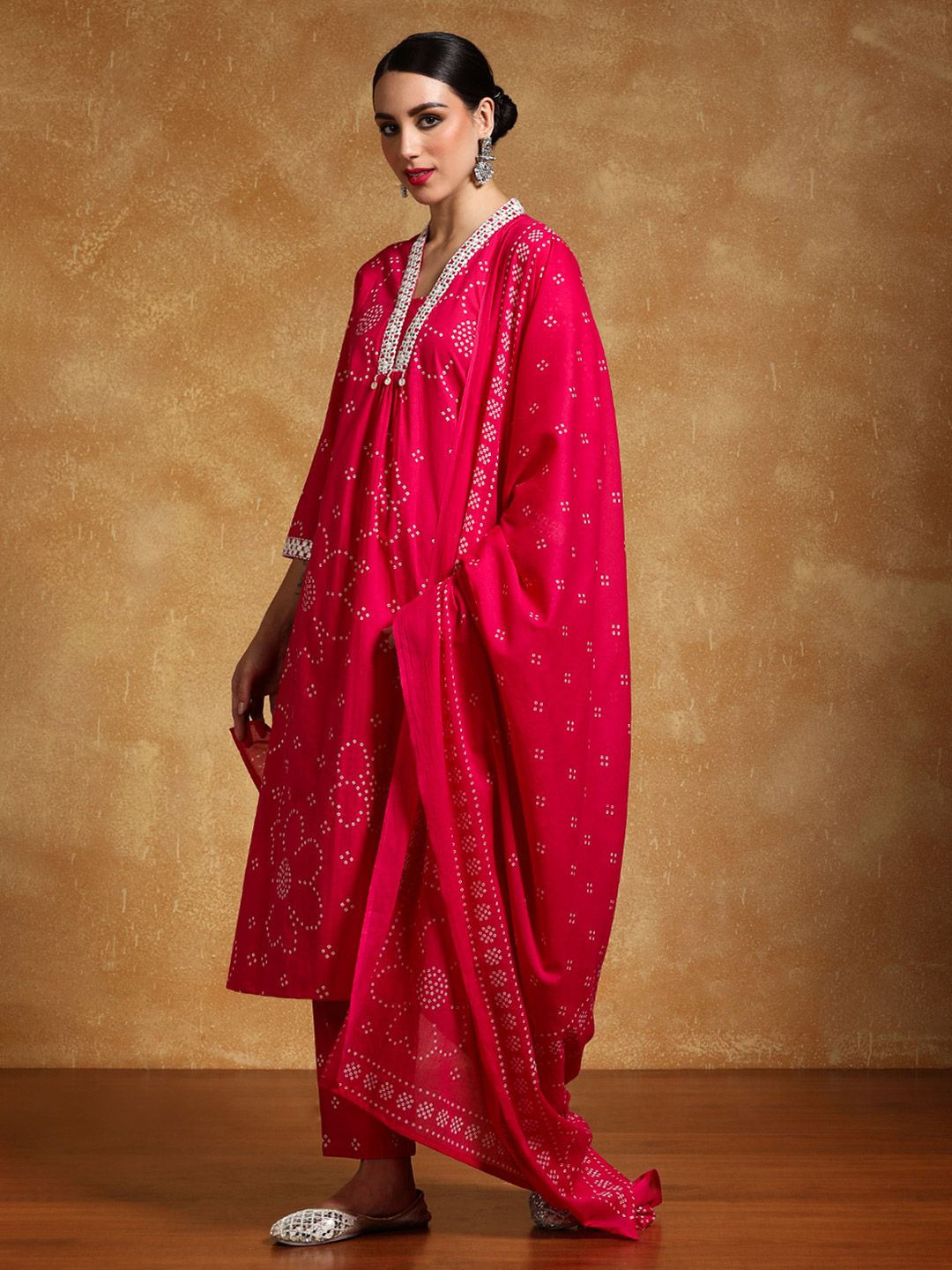 Varanga Women Bandhani Printed Regular Kurta with Trousers & With Dupatta