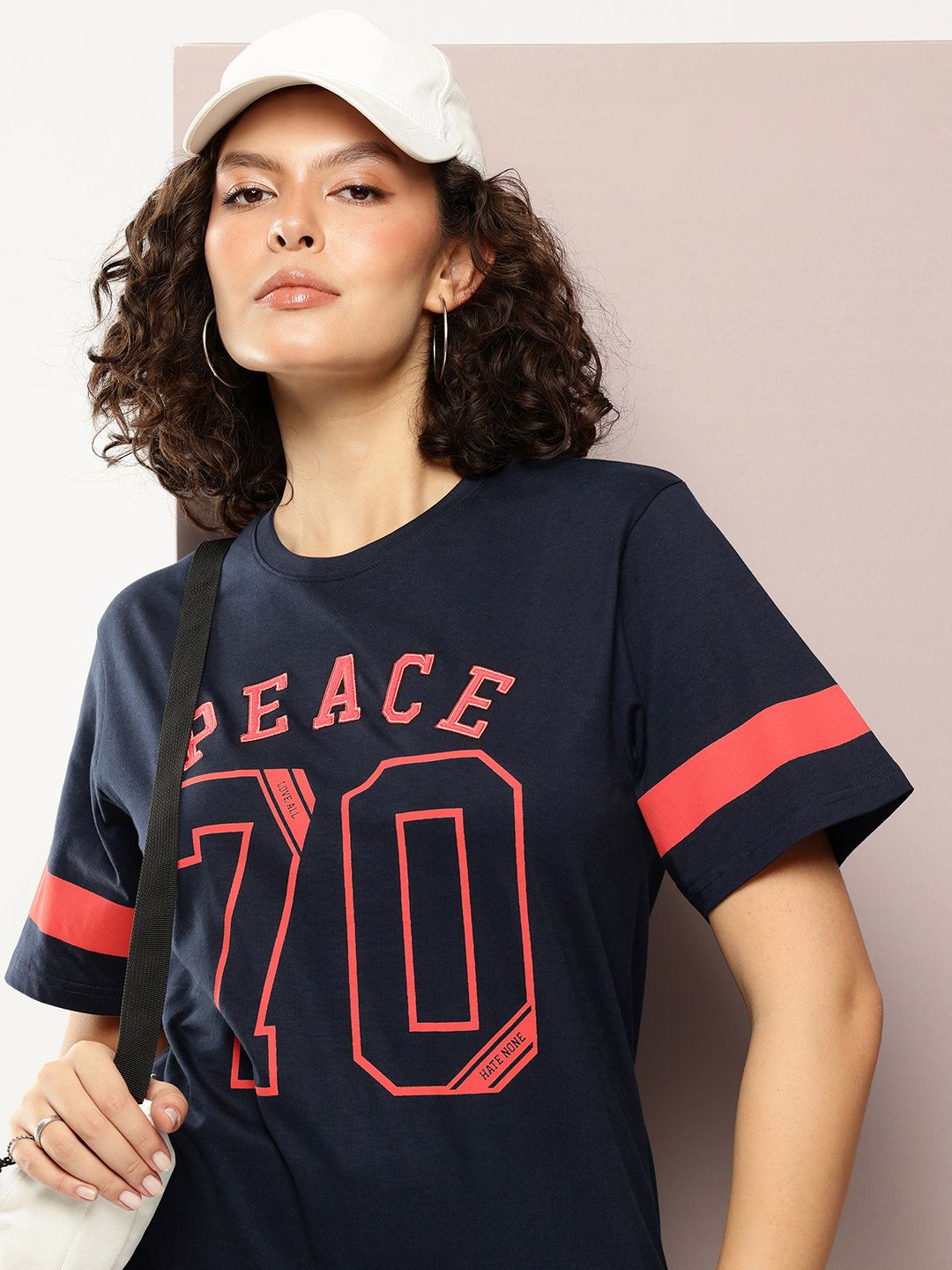 Dillinger Wanita Tshirt Leher Crew Bercetak Besar
