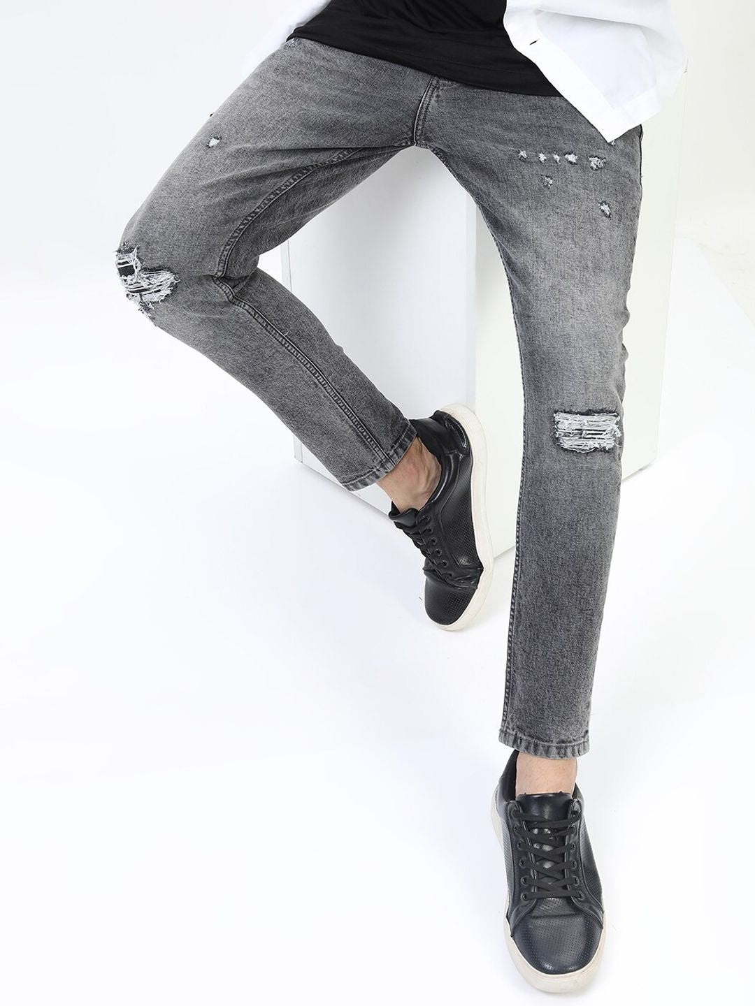 LOCOMOTIVE Men Grey Slim Tapered Fit Mildly Distressed Heavy Fade Stretchable Jeans