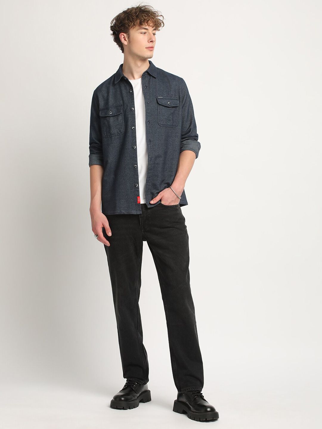 THE BEAR HOUSE Slim Fit Spread Collar Chest Pocket Chambray Pure Cotton Casual Shirt