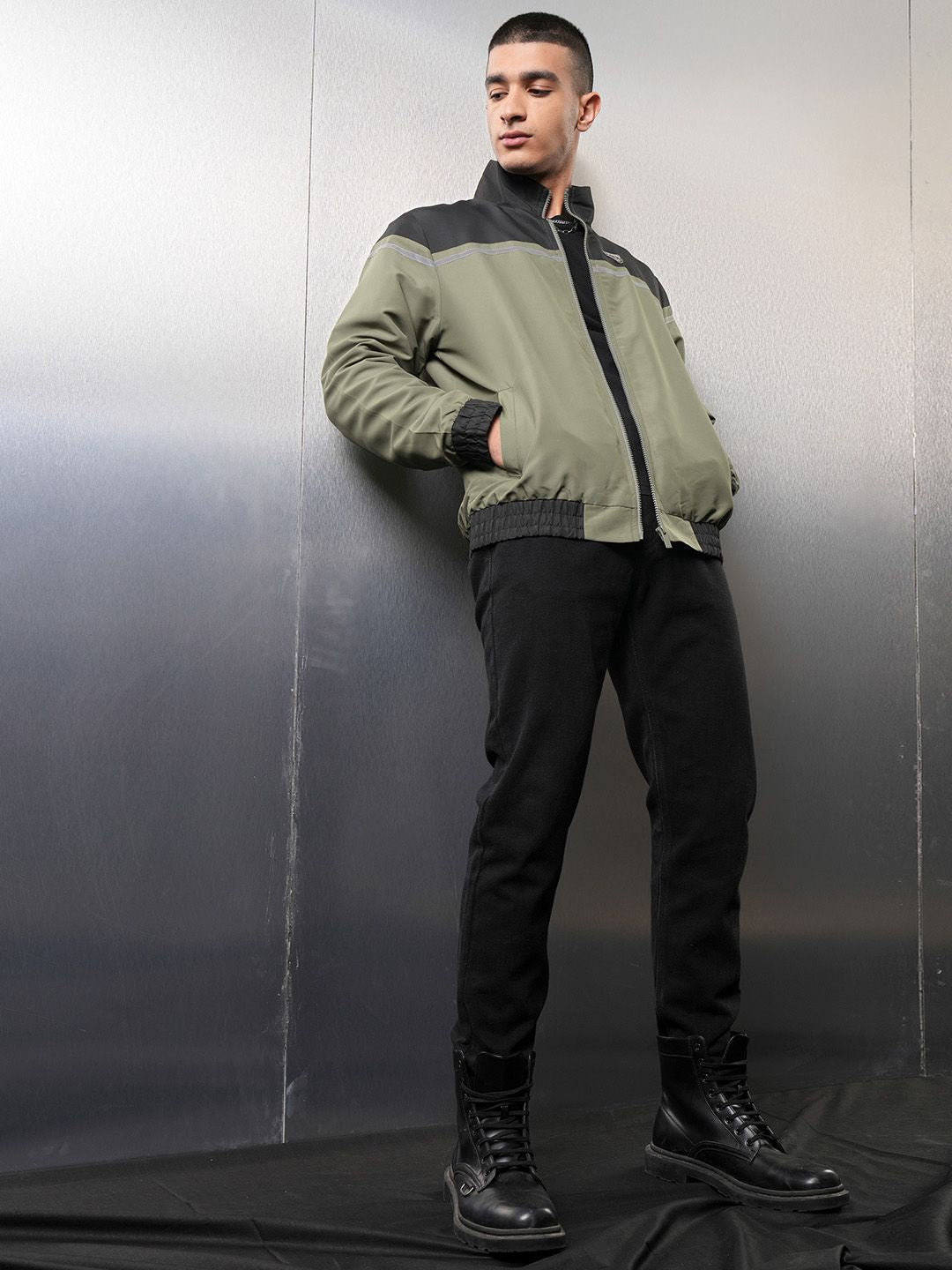 HIGHLANDER Men Colourblocked Sporty Jacket with Patchwork