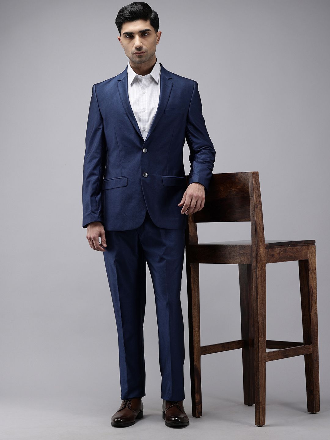 Park Avenue Self Design Single Breasted 2-Peice Suit