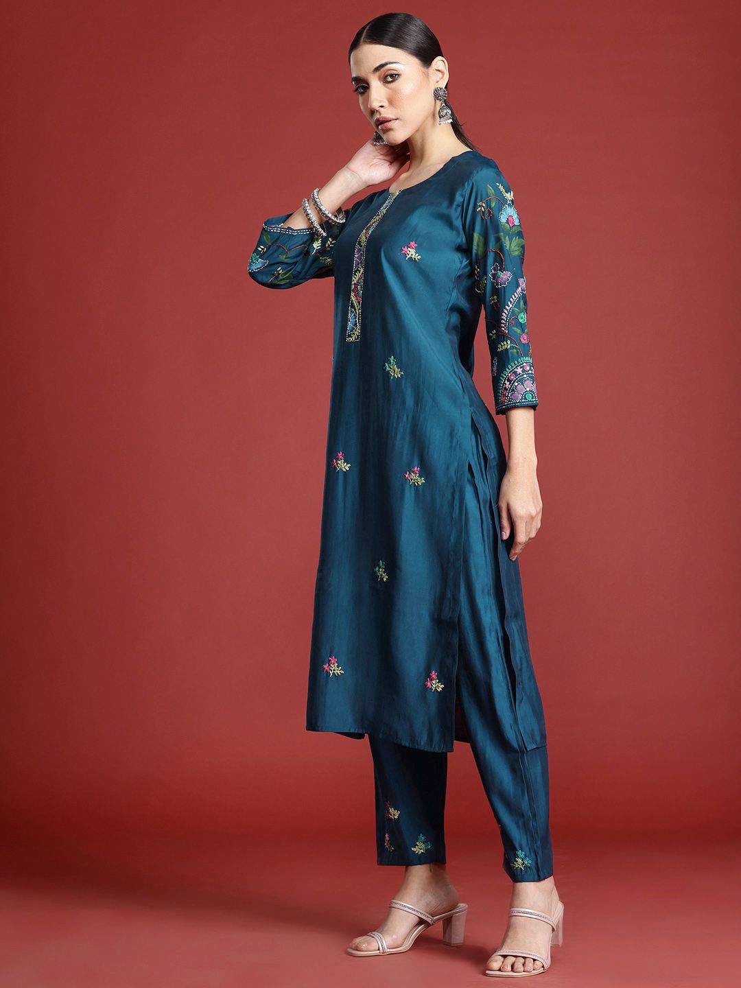 Indo Era Women Floral Embroidered Thread Work Kurta with Trousers & With Dupatta