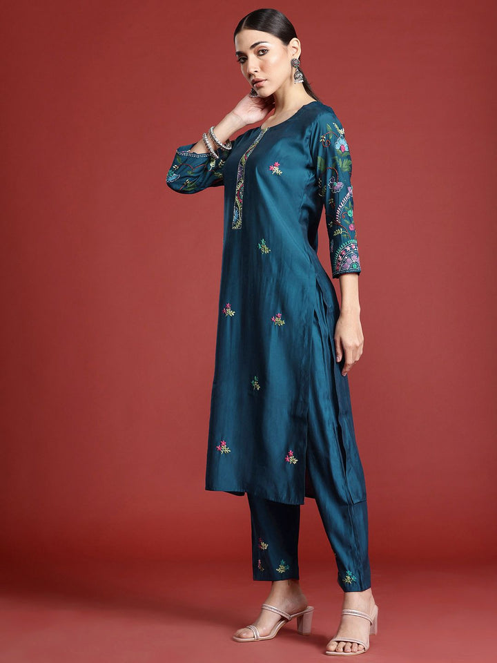 Indo Era Women Floral Embroidered Thread Work Kurta with Trousers & With Dupatta