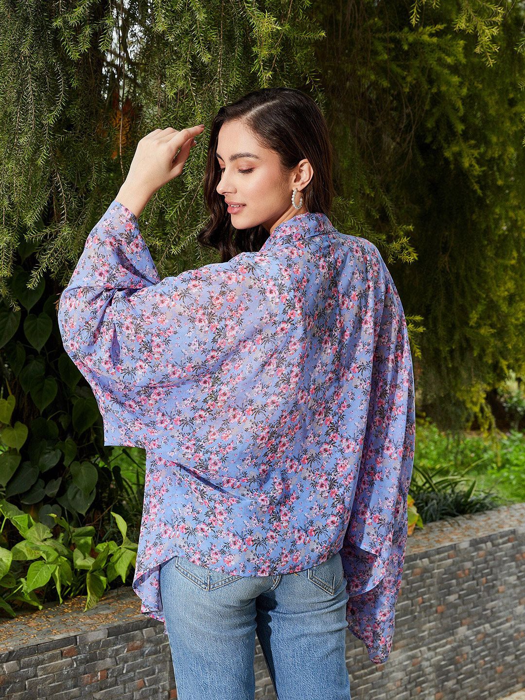 SASSAFRAS Blue & Pink Floral Printed Front Open Shrug