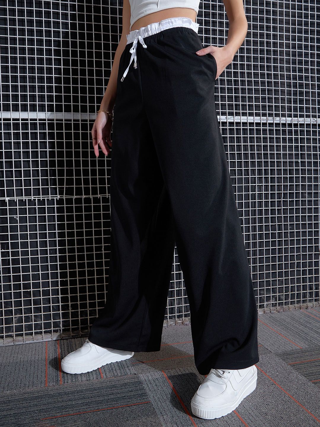 SASSAFRAS Women Black Loose Fit High-Rise Parallel Trousers