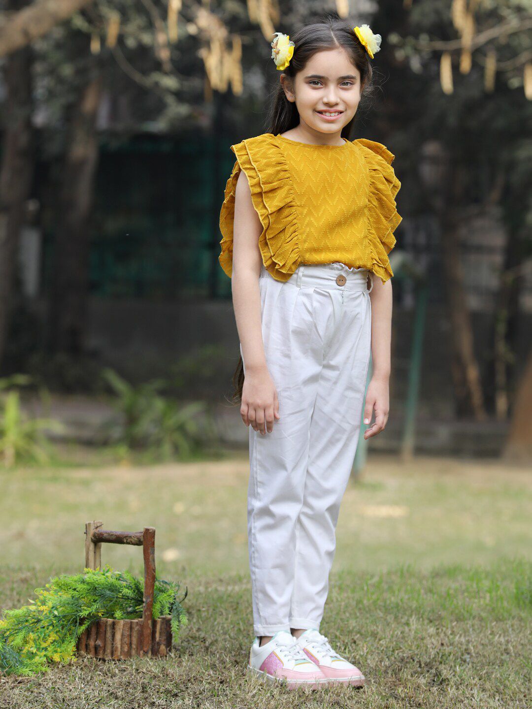 Cutiekins Girls Self Design Sleeveless Top With Trousers