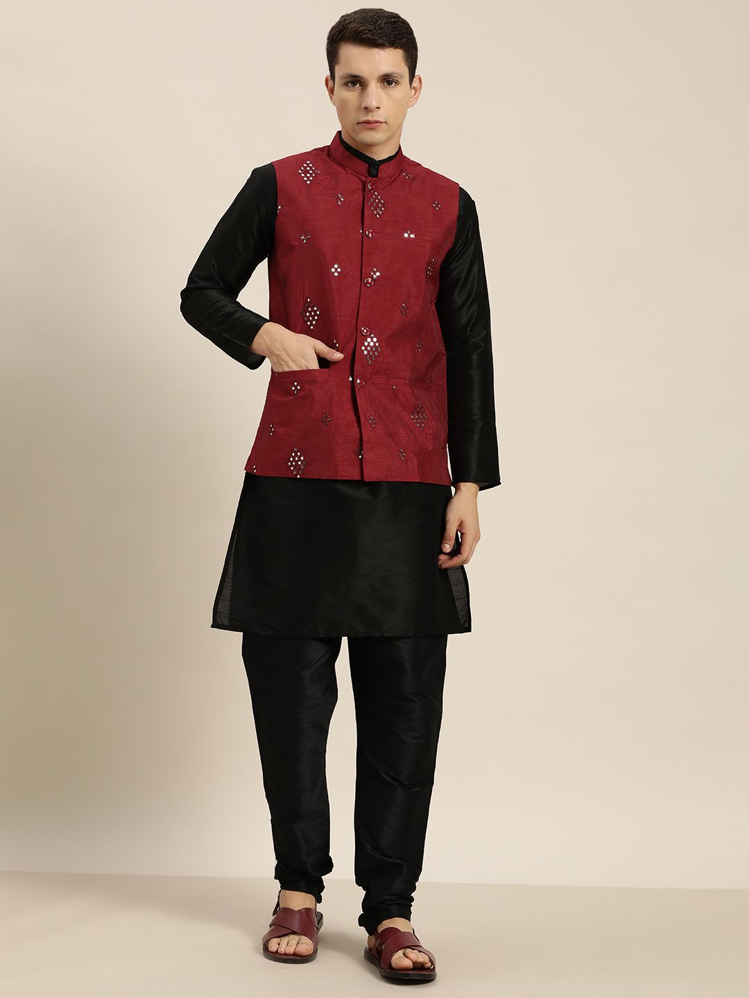 SOJANYA Black Mirror Work Kurta dengan Churidar