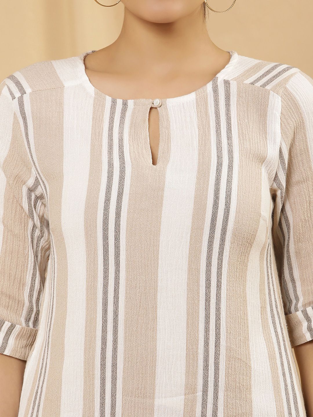 W Cream Coloured Keyhole Neck Roll Up Sleeves Straight Kurta