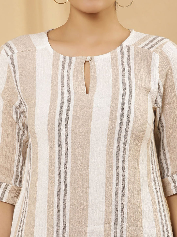 W Cream Coloured Keyhole Neck Roll Up Sleeves Straight Kurta