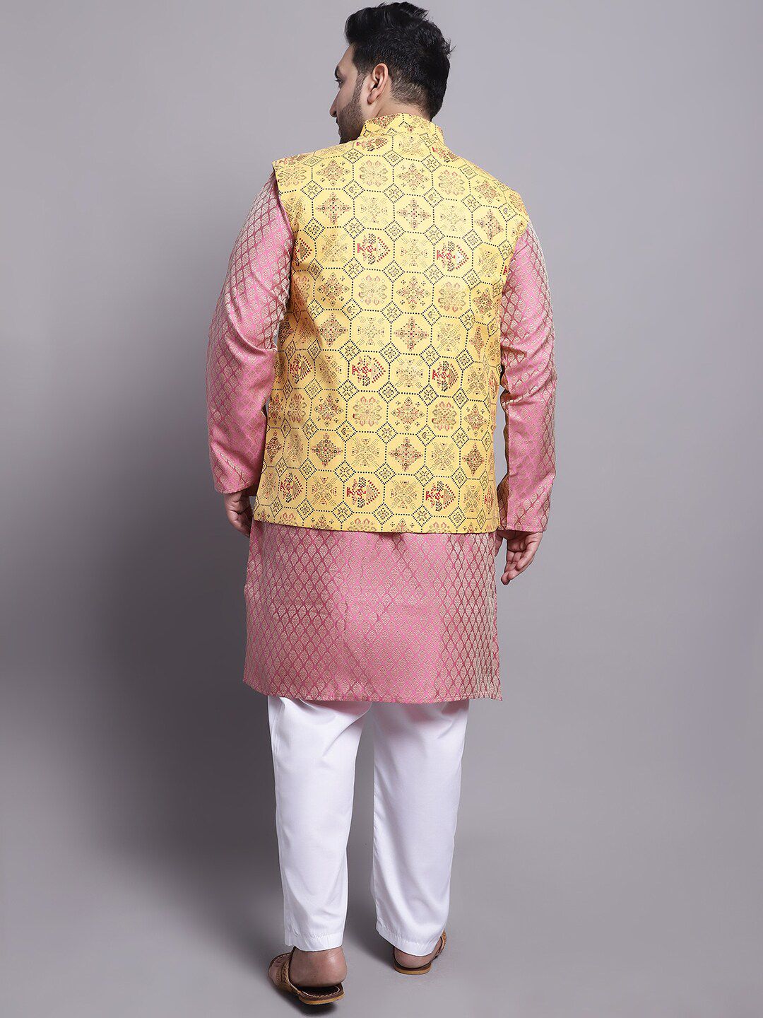 SOJANYA PLUS Plus Size Kurta With Pyjamas & Nehru Jacket