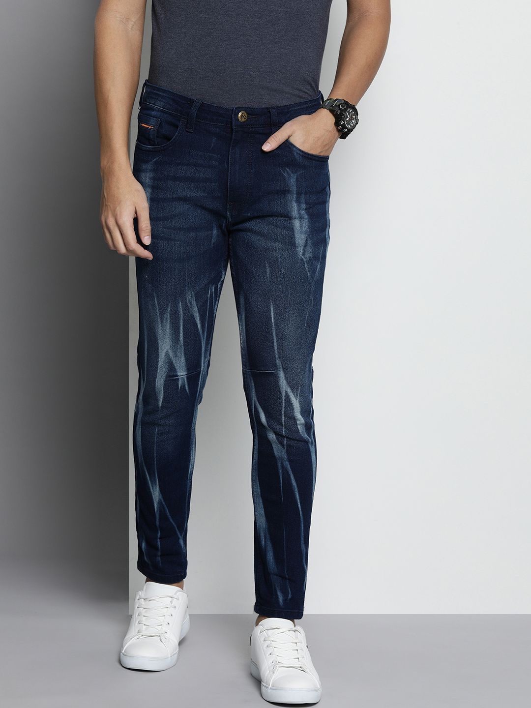 The Indian Garage Co Men Blue Carrot Fit Light Fade Stretchable Jeans