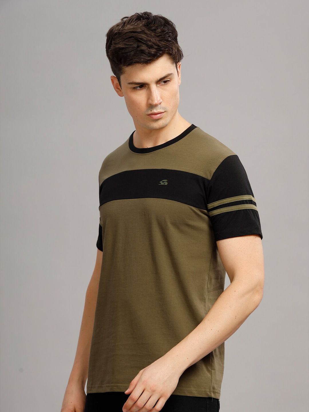 ADRO Colourblocked Round Neck Cotton T-shirt