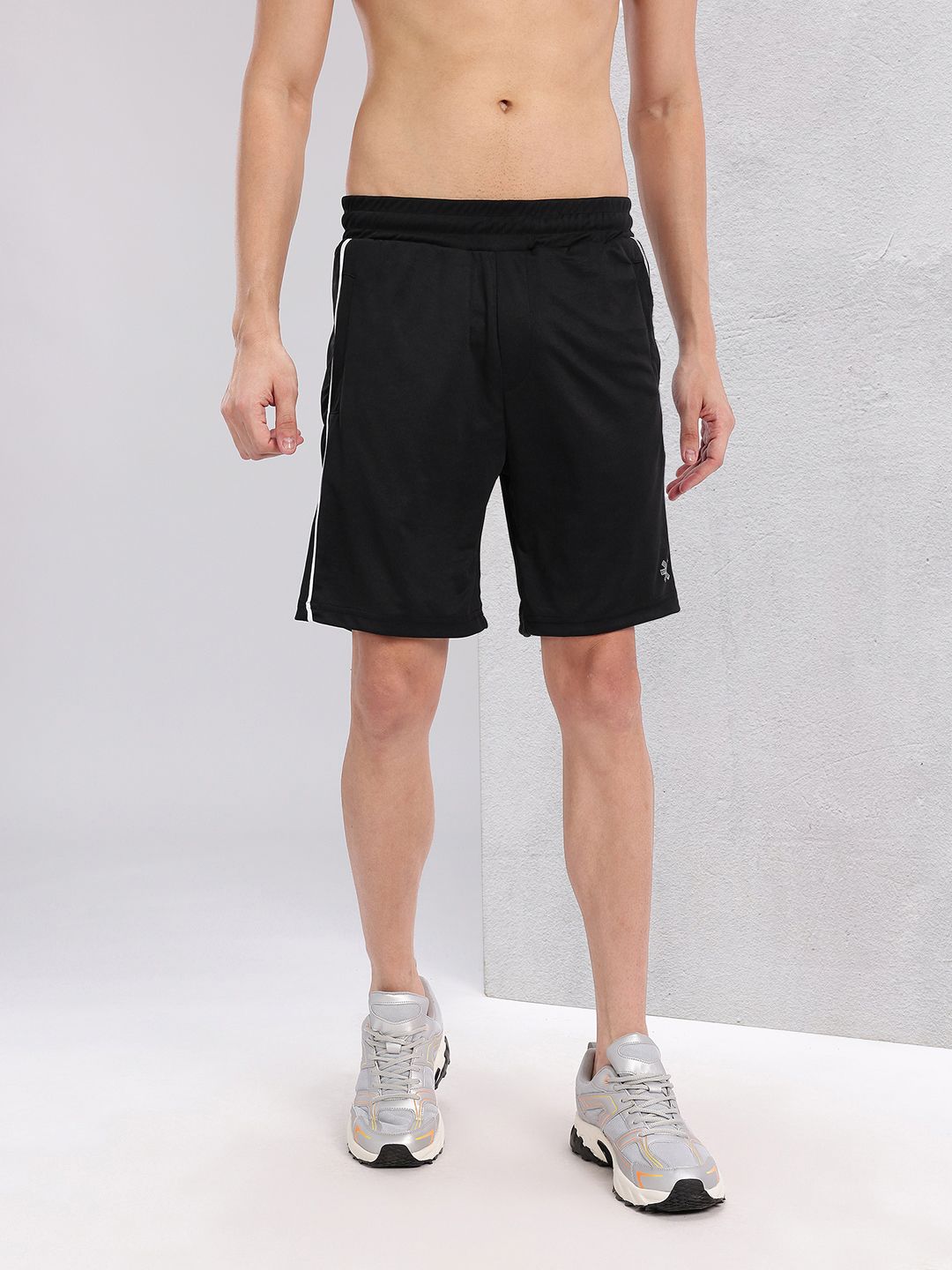 HRX by Hrithik Roshan Men Mid-Rise Training Shorts with Contrast Piping