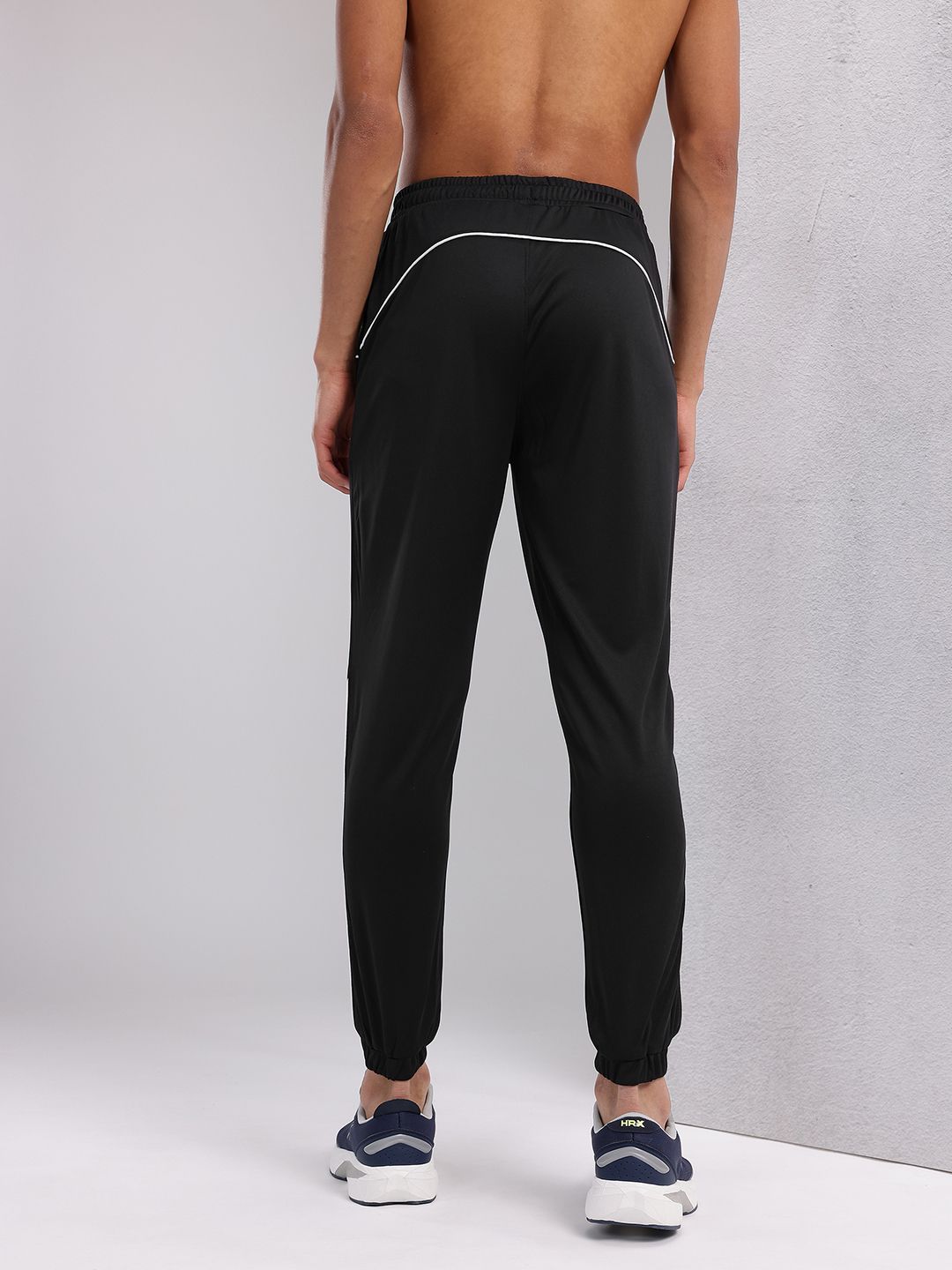 HRX by Hrithik Roshan Men Mid-Rise Rapid-Dry Training Joggers with Contrast Piping
