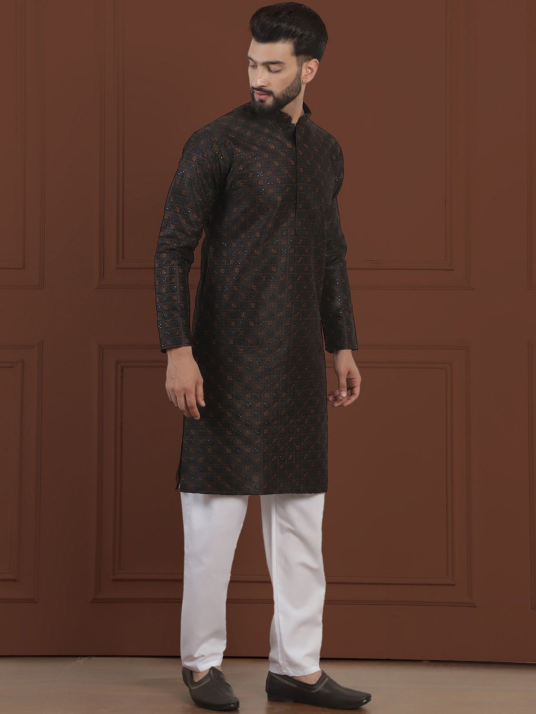 SOJANYA LUXE Geometric Embroidered Mandarin Collar Thread Work Cotton Silk Kurta & Pyjama