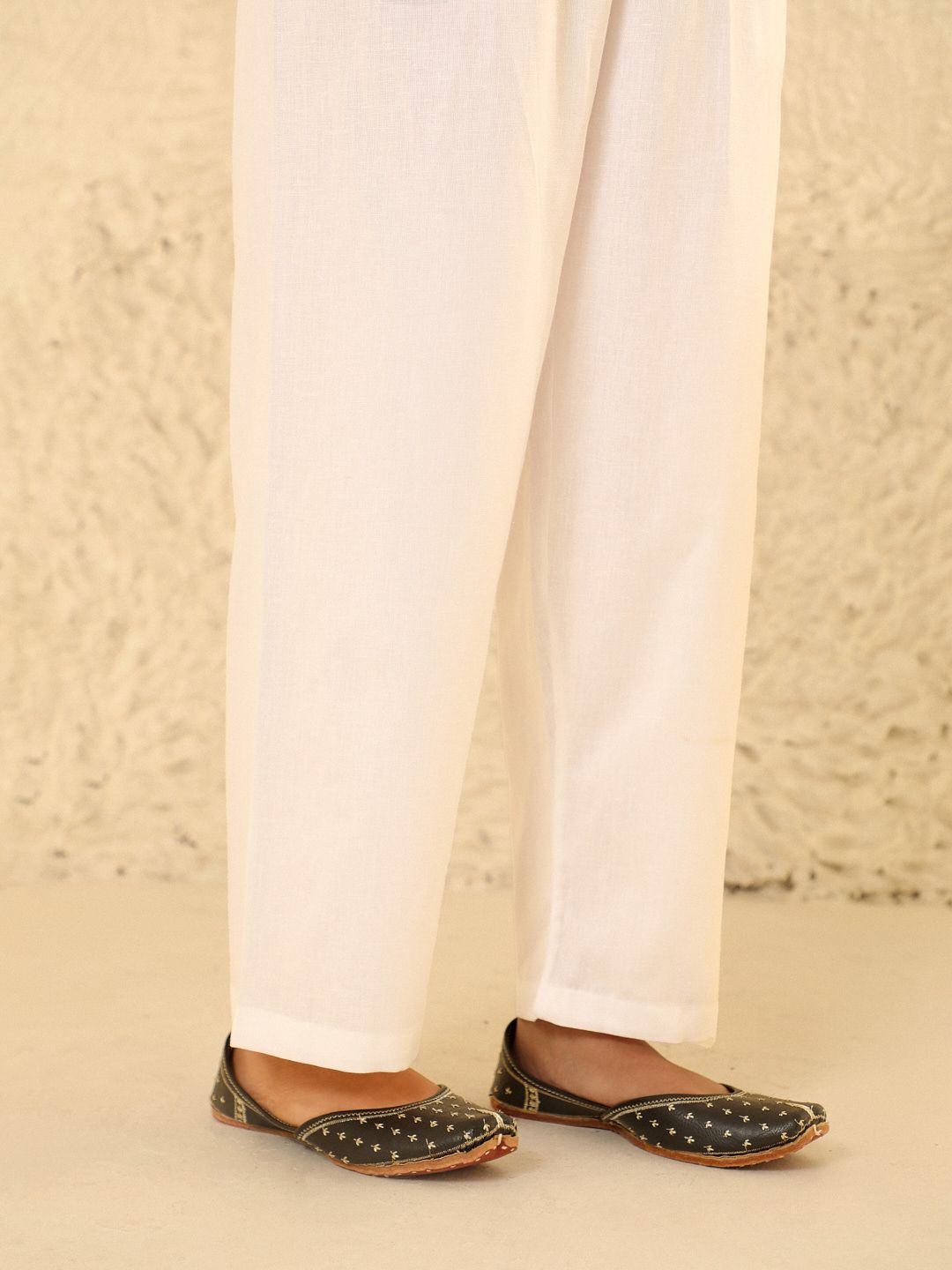 House of Chikankari Women White Cotton Solid Seluar