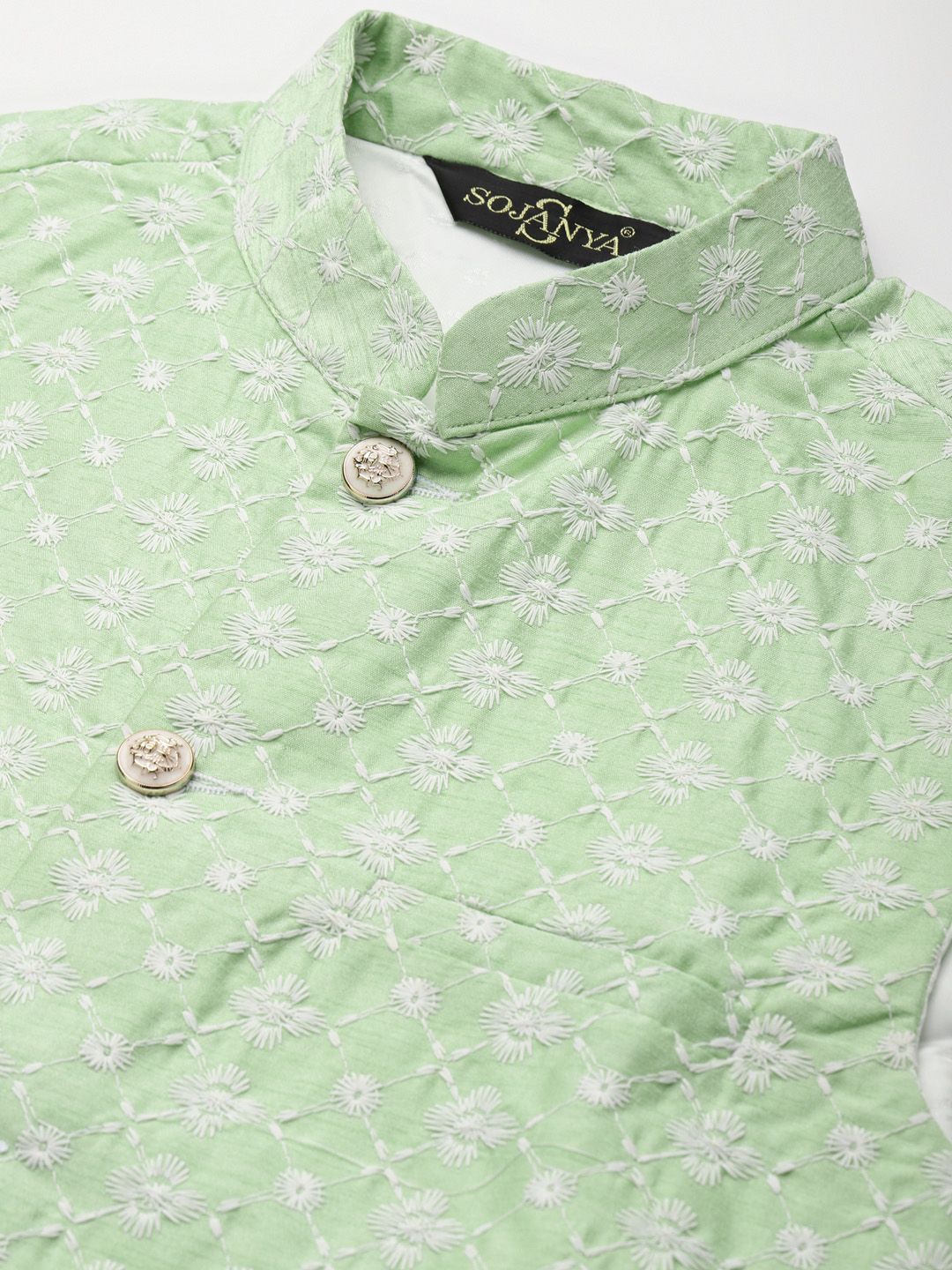 SOJANYA Men Black & Green Thread Work Kurta with Churidar