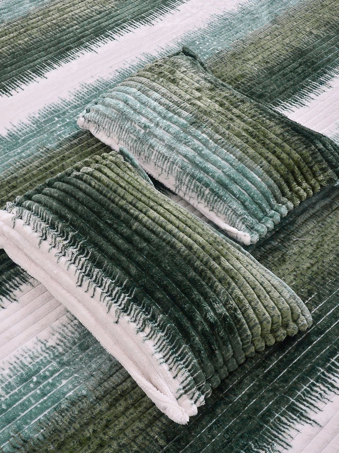 KLOTTHE Green & White Striped 300 TC King Bedsheet with 2 Pillow Covers