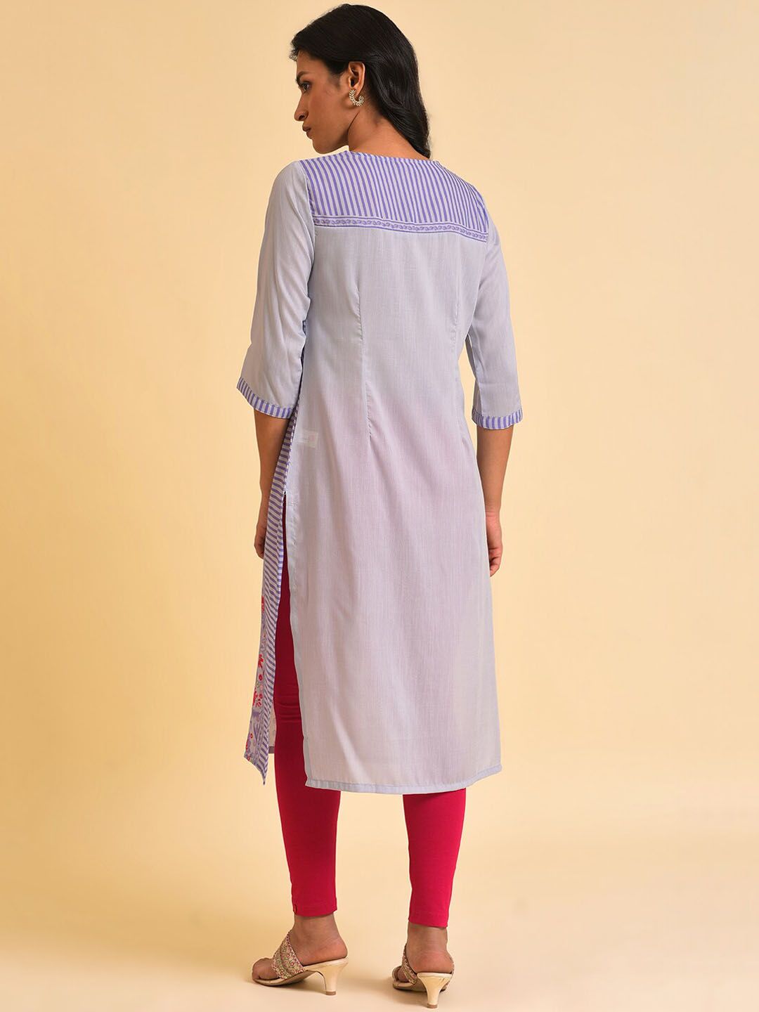 W Floral Printed Keyhole Neck Panelled Kurta with Leggings