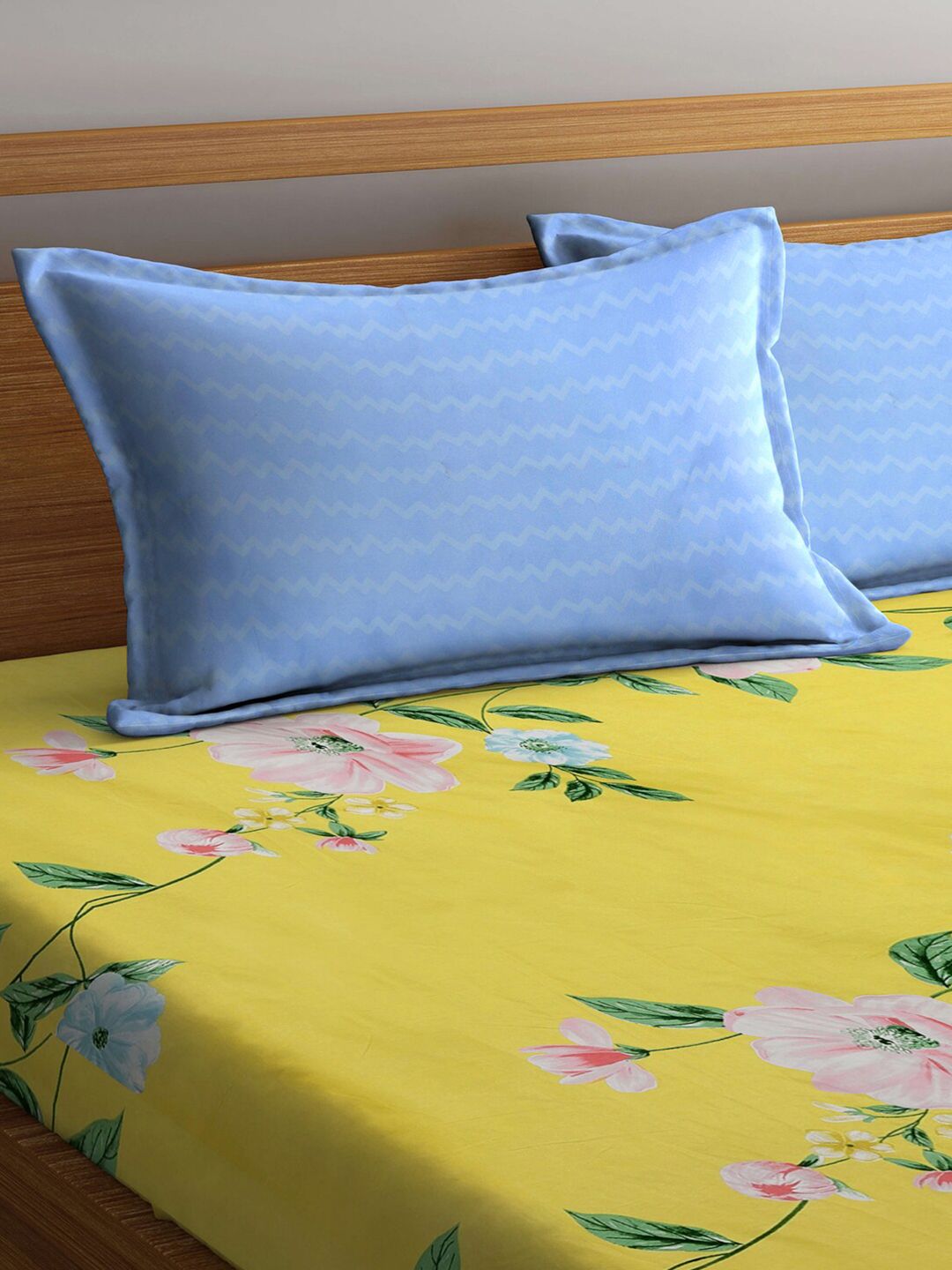 KLOTTHE Floral Printed Double King Bedsheet With 2 Pillow Covers