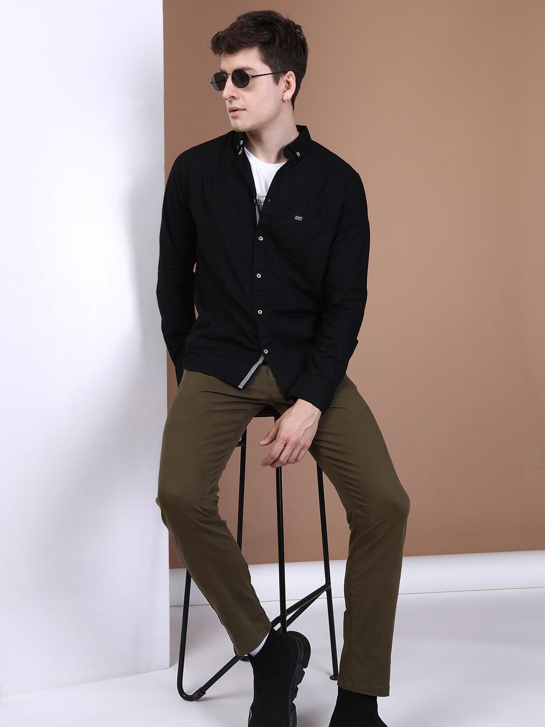 The Indian Garage Co Men Black Slim Fit Solid Pure Cotton Casual Shirt