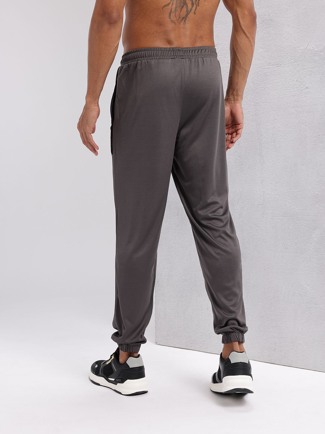 HRX by Hrithik Roshan Men Colourblocked Detail Mid-Rise Rapid-Dry Training Joggers