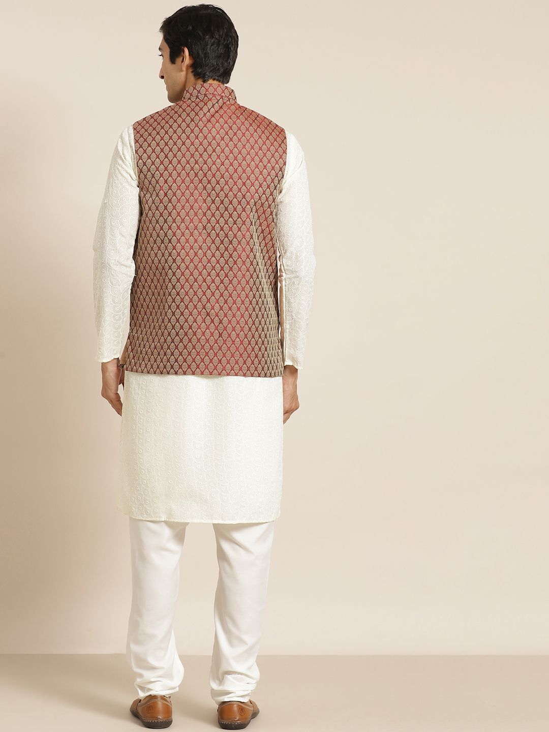 SOJANYA Men Cream-Coloured Chikankari Pure Cotton Kurta with Churidar & Nehru Jacket