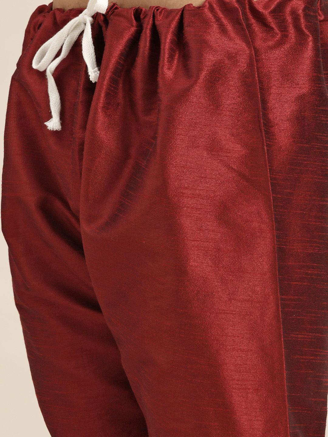 SOJANYA Men Maroon Kurta dengan Churidar dengan Jaket Nehru