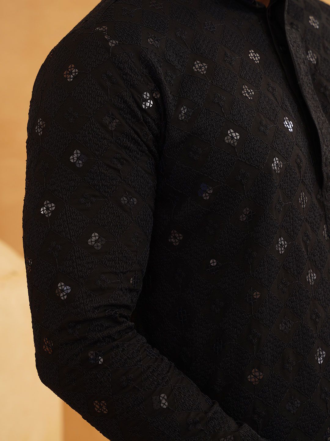 SOJANYA Geometric Embroidered Mandarin Collar Long Sleeves Straight Kurta