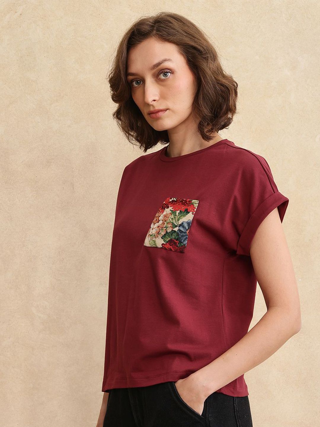 T-Shirt Poket Wanita yang Rareism Printed