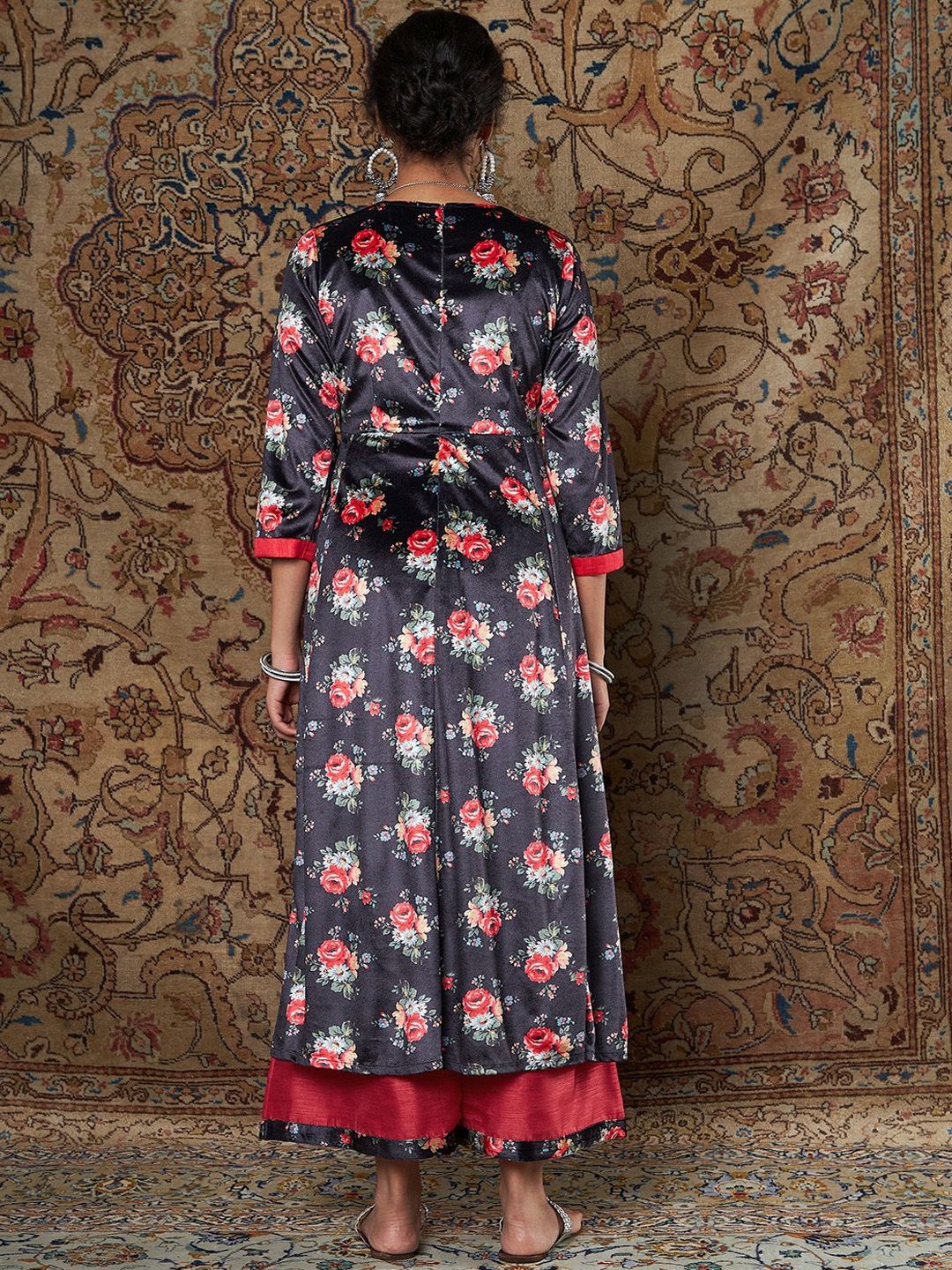 Shae by SASSAFRAS Women Navy Blue Floral Printed Velvet Kurta with Trouser