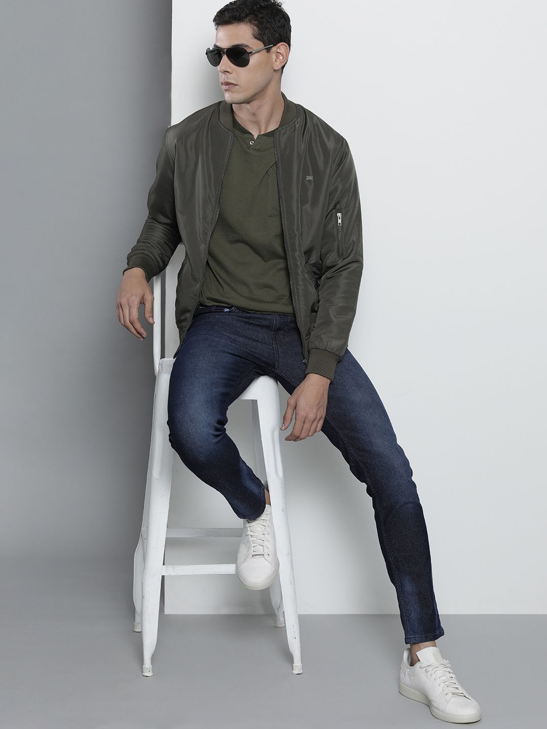 The Indian Garage Co Men Blue Slim Fit Light Fade Stretchable Jeans