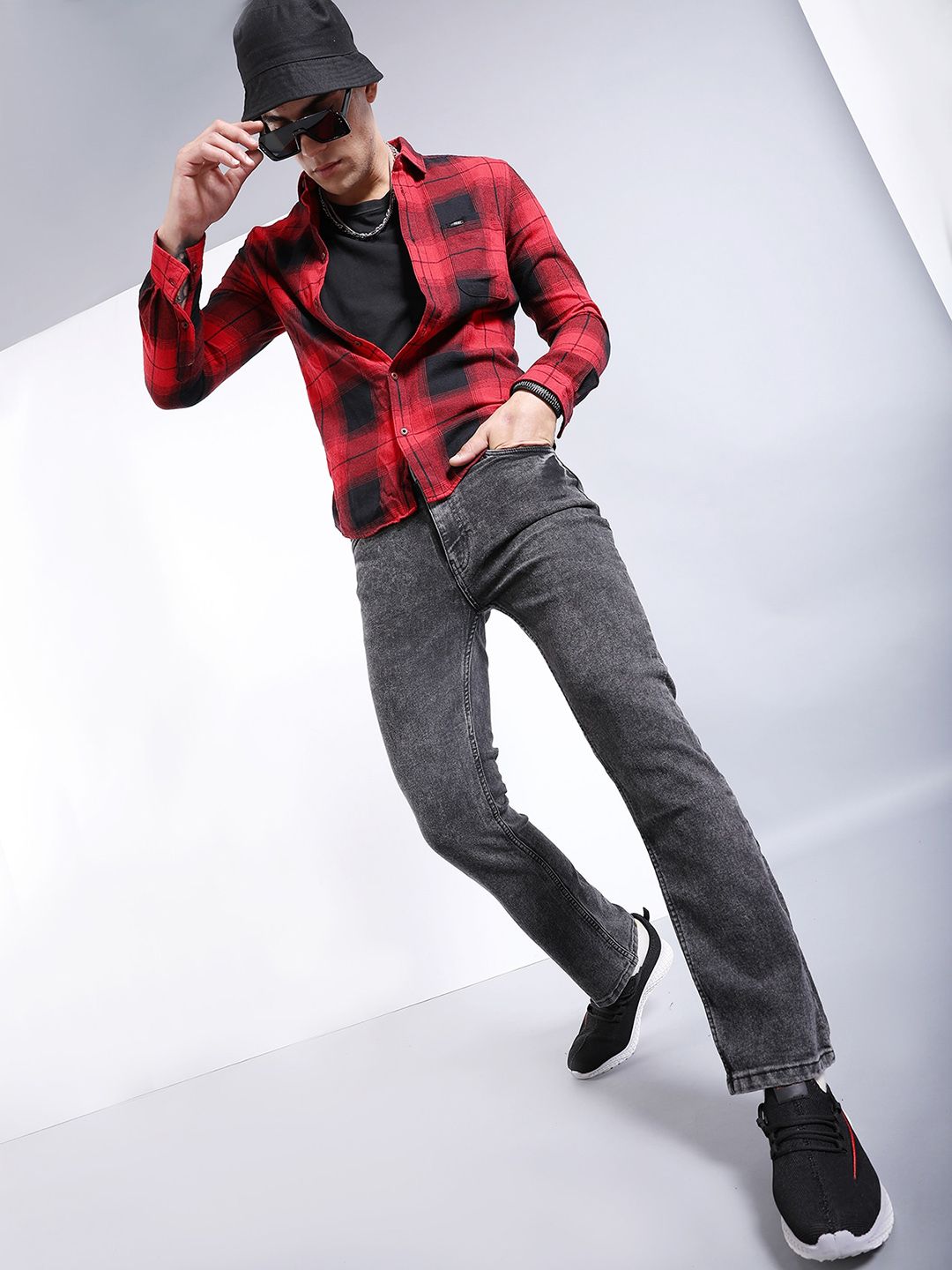 The Indian Garage Co Men Black Mid-Rise Bootcut Clean Look Heavy Fade Stretchable Jeans